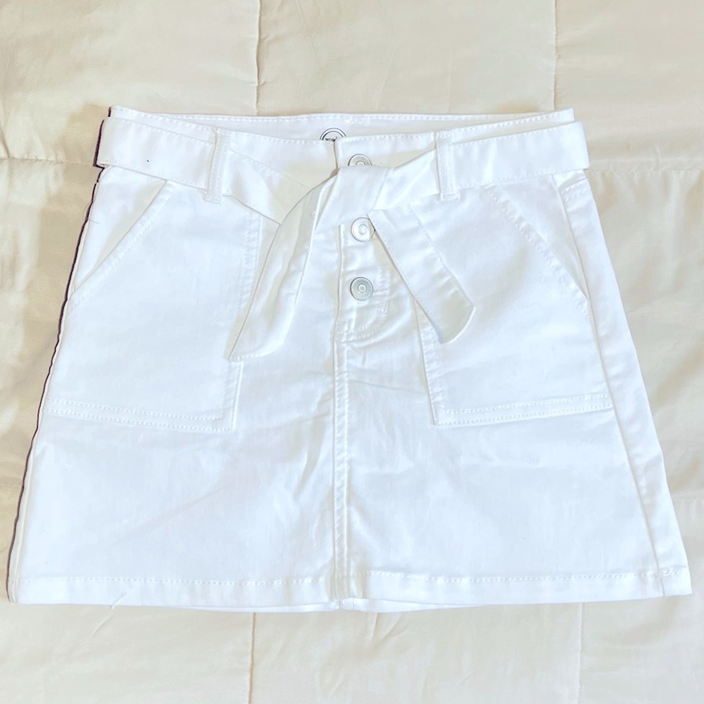 New white button skirt